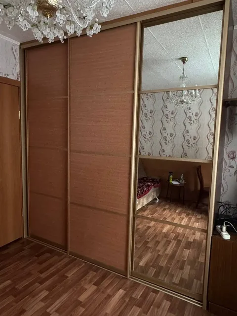 Шкаф-купе трехстворчатый с полками - Магниты в Хабаровск