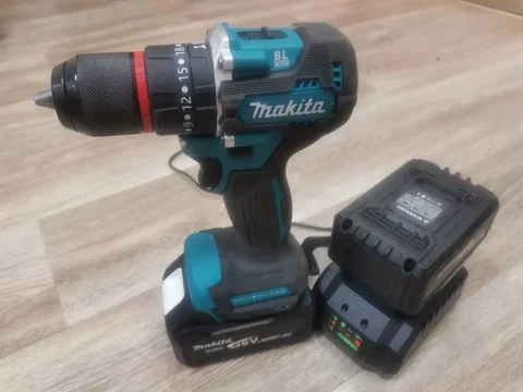 Продам новый бесщеточный шуруповерт Makita в кейсе - Магниты в Хабаровск