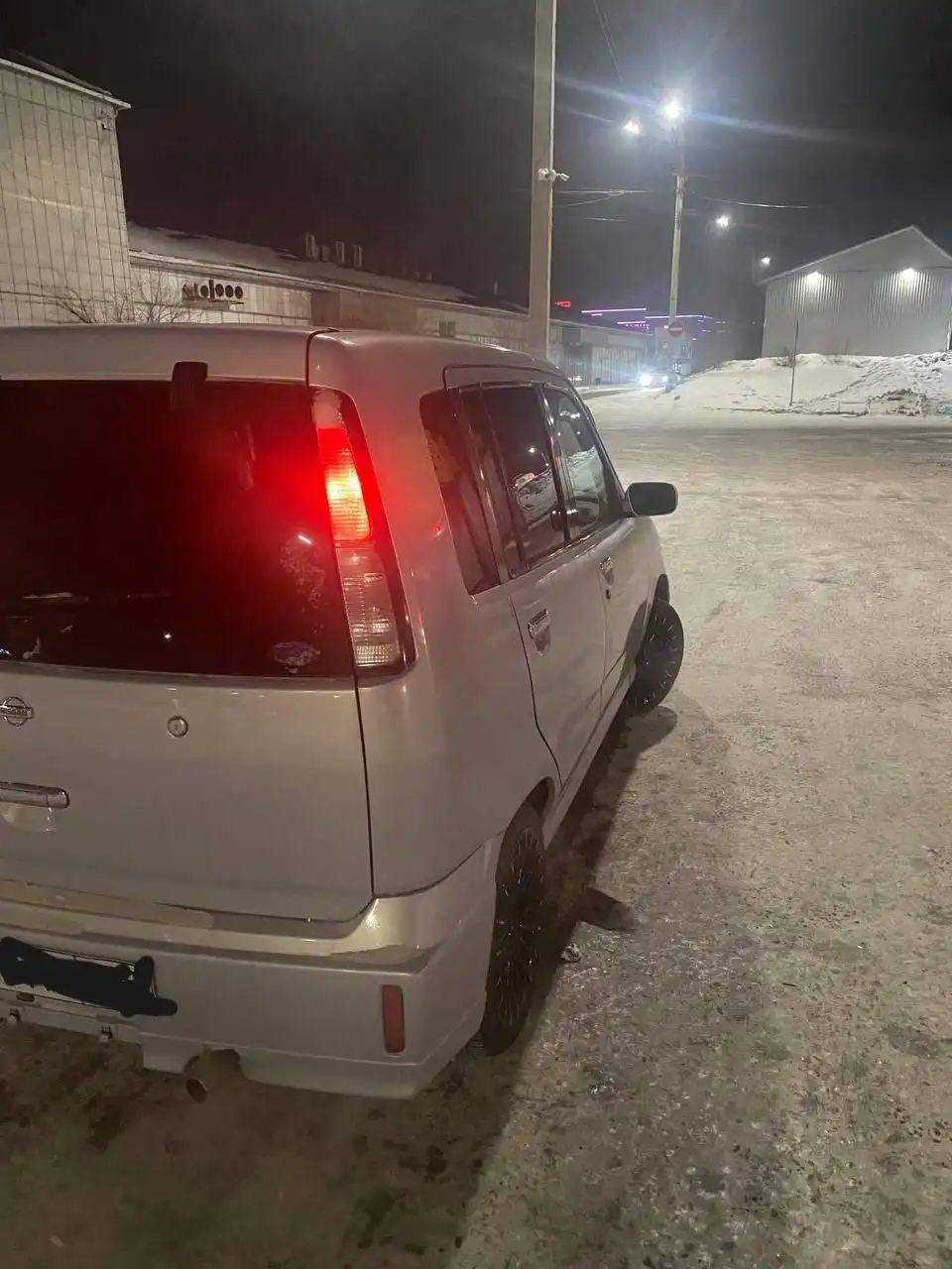 Ниссан куб 2001 года с ограничениями на обмен