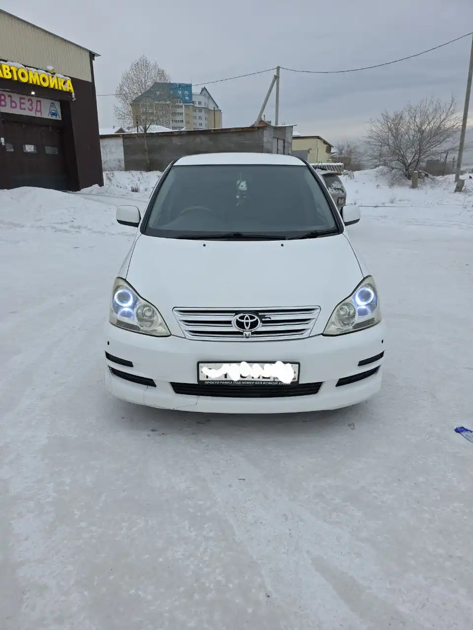 Продам семейный автомобиль 2001 года