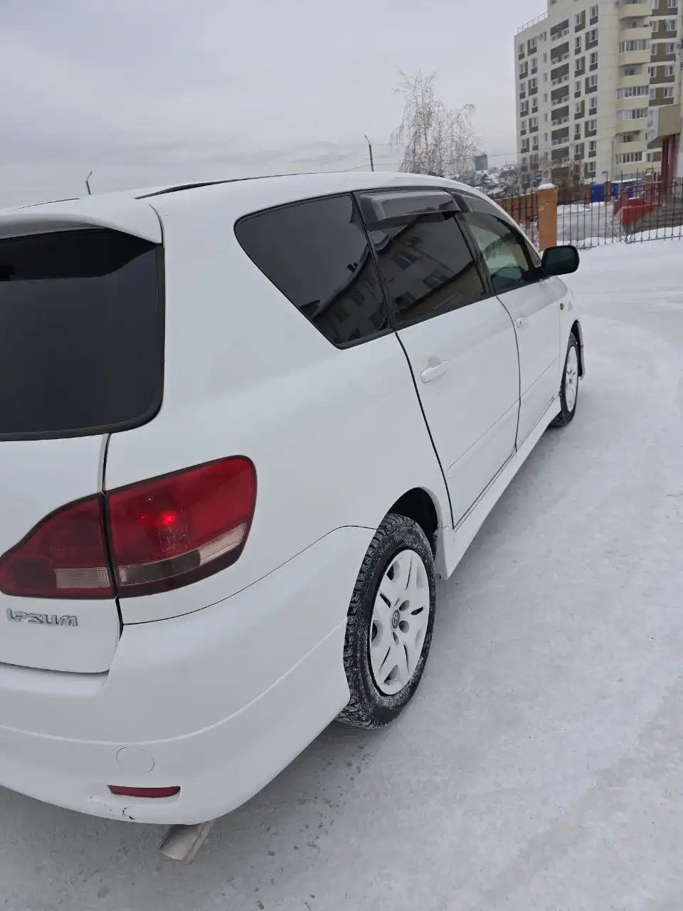 Продам семейный автомобиль 2001 года