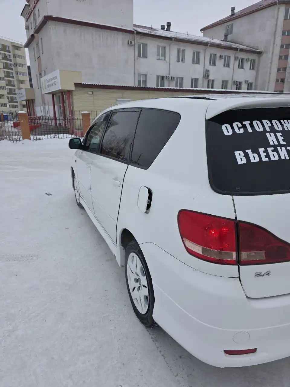 Продам семейный автомобиль 2001 года