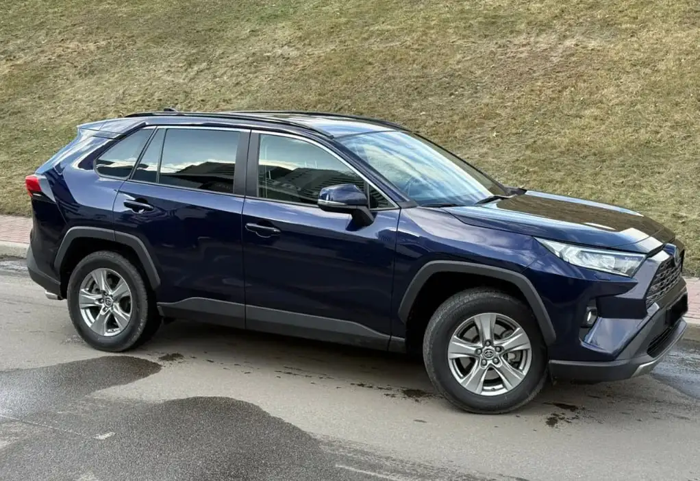 Продажа Toyota RAV4 2022 года гибрид - Легковые автомобили (Авто) в Улан-Удэ