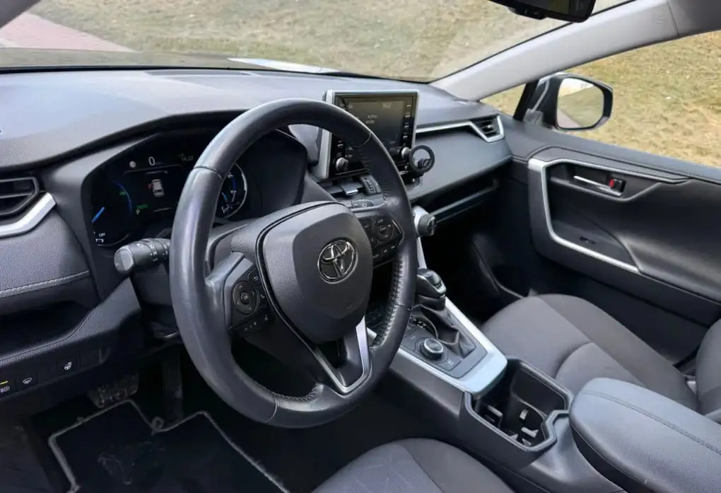 Продажа Toyota RAV4 2022 года гибрид - Легковые автомобили (Авто) в Улан-Удэ