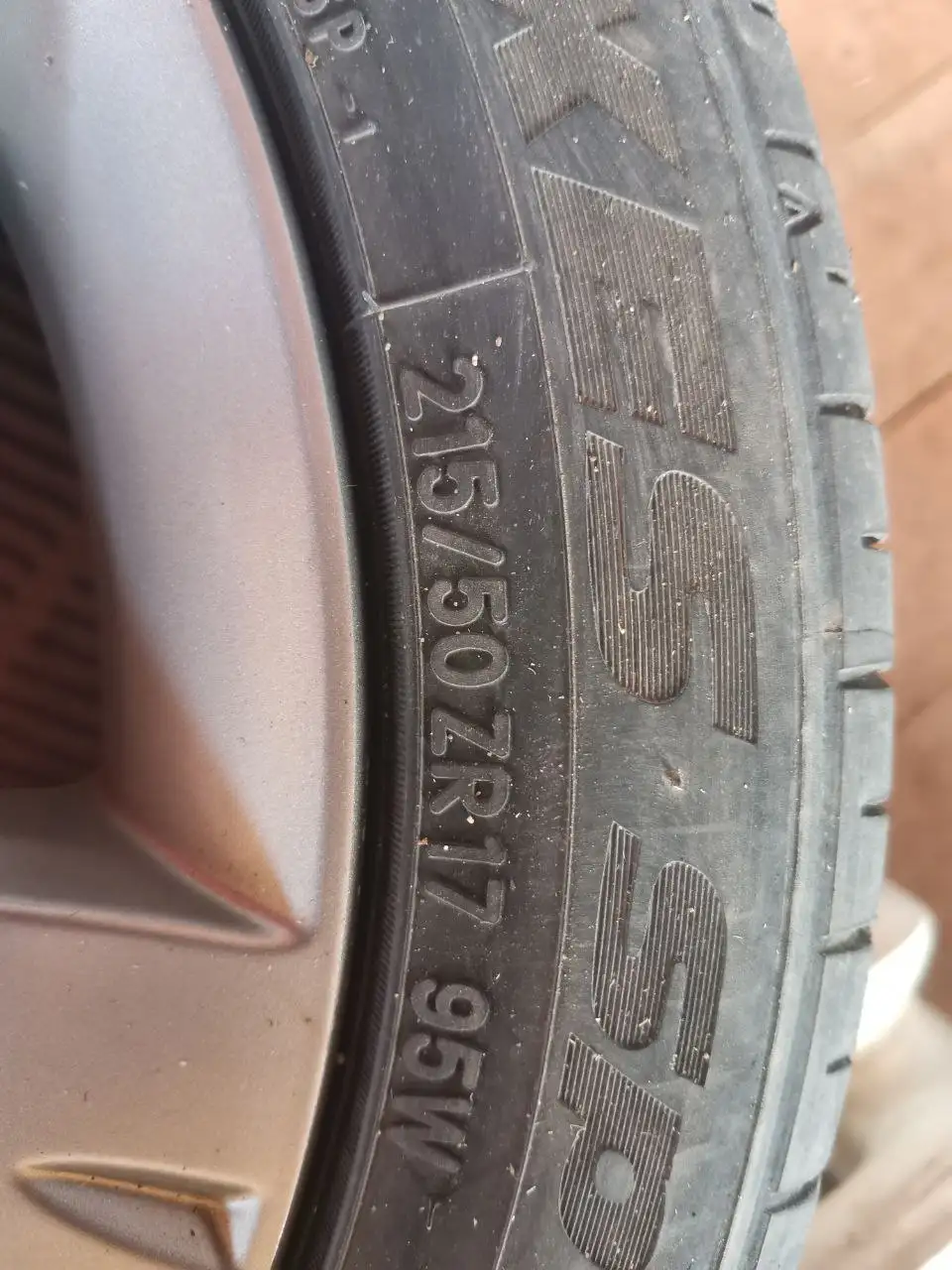 Диски Subaru Enkei 7jj с шинами 215/50/R17 - Диски и шины (Запчасти) в Улан-Удэ