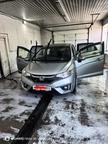 Продажа Honda Fit 2015 года 1.3 не гибрид - Электротранспорт в Улан-Удэ
