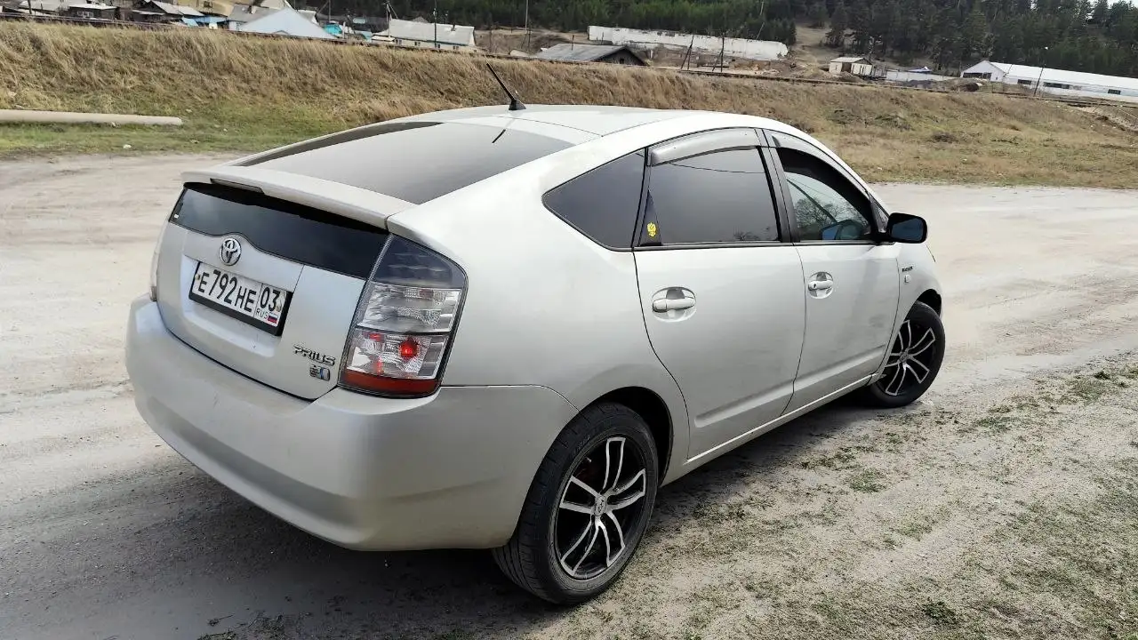 Тойота Приус 2010 - Легковые автомобили (Авто) в Улан-Удэ