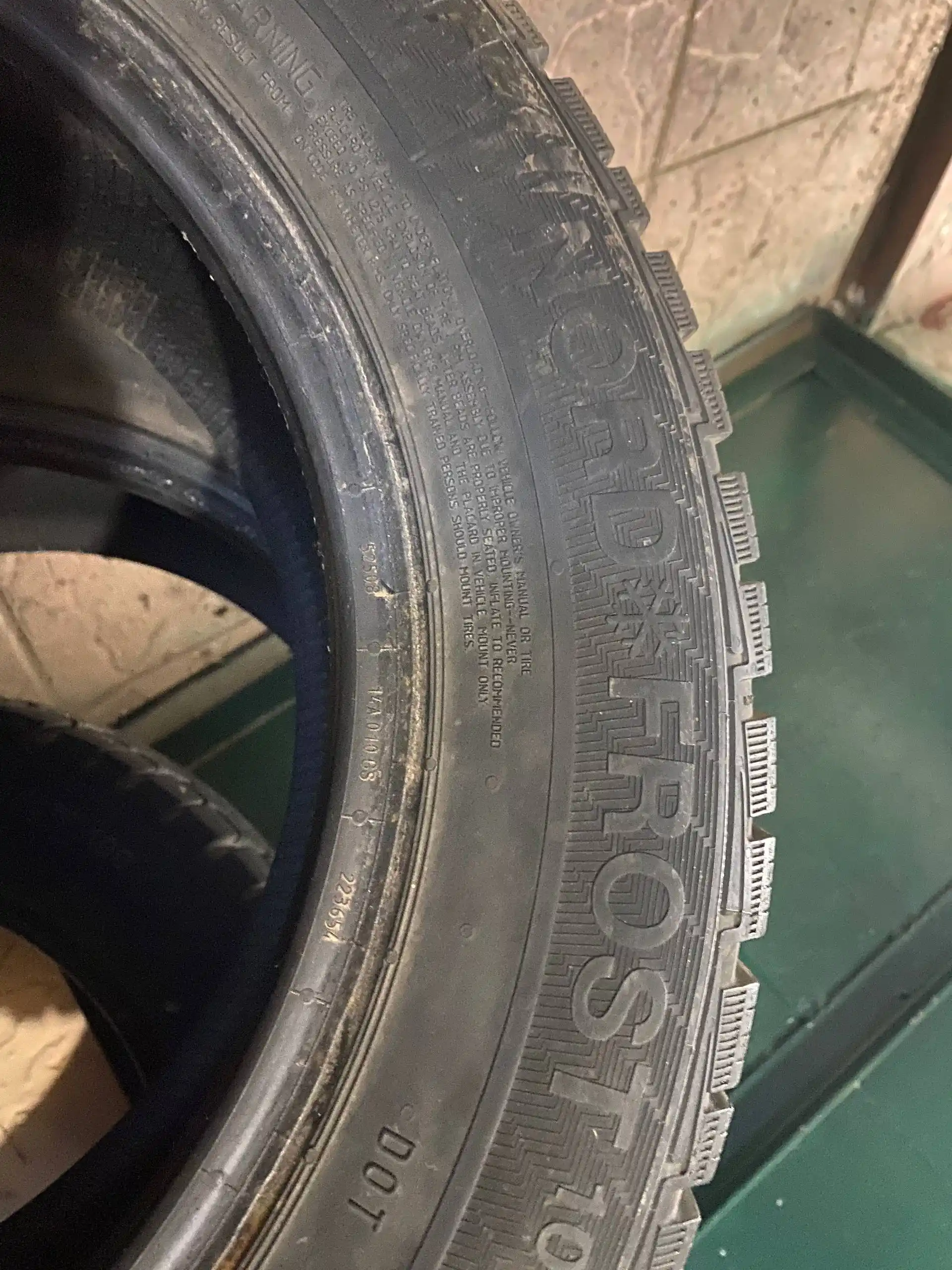 Продам комплект зимней резины 185/65 R15