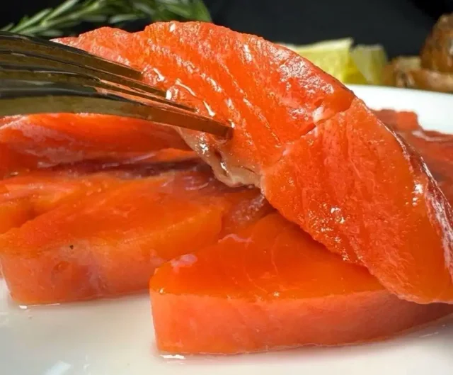 Филе форели и нерки в масле из дикой дальневосточной рыбы - Мясо и птица в Неизвестно