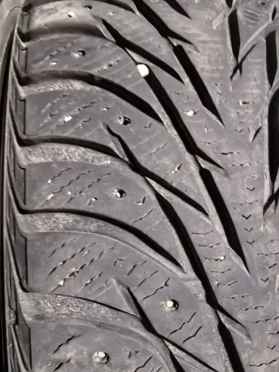 Продажа зимней резины 225/55 R18 Michelin и Yokohama - Шины и диски (Авто) в Белгород