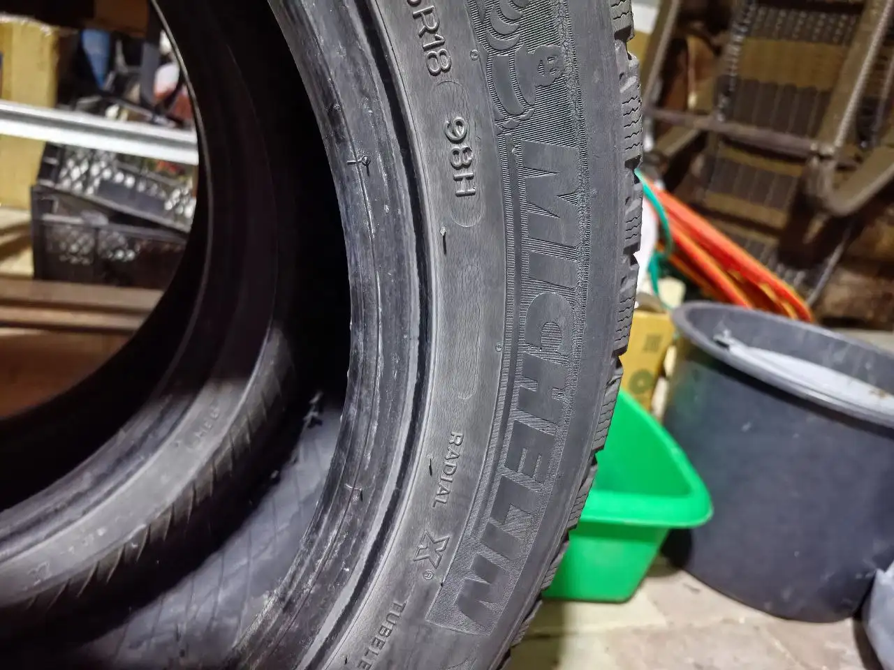 Продажа зимней резины 225/55 R18 Michelin и Yokohama - Шины и диски (Авто) в Белгород