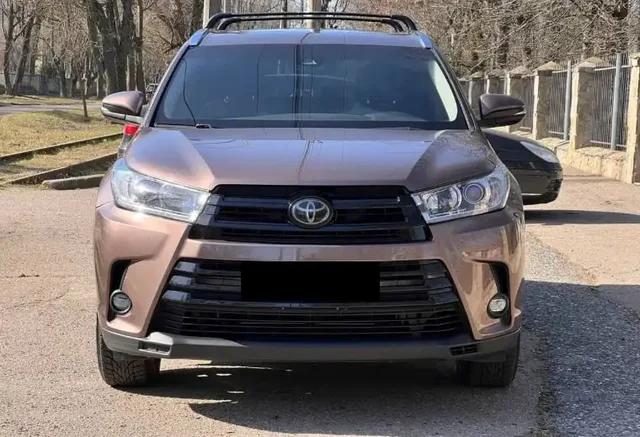 Toyota Highlander 2018 — мощный и комфортный 7-местный семейный кроссовер - Минивэны в Белгород