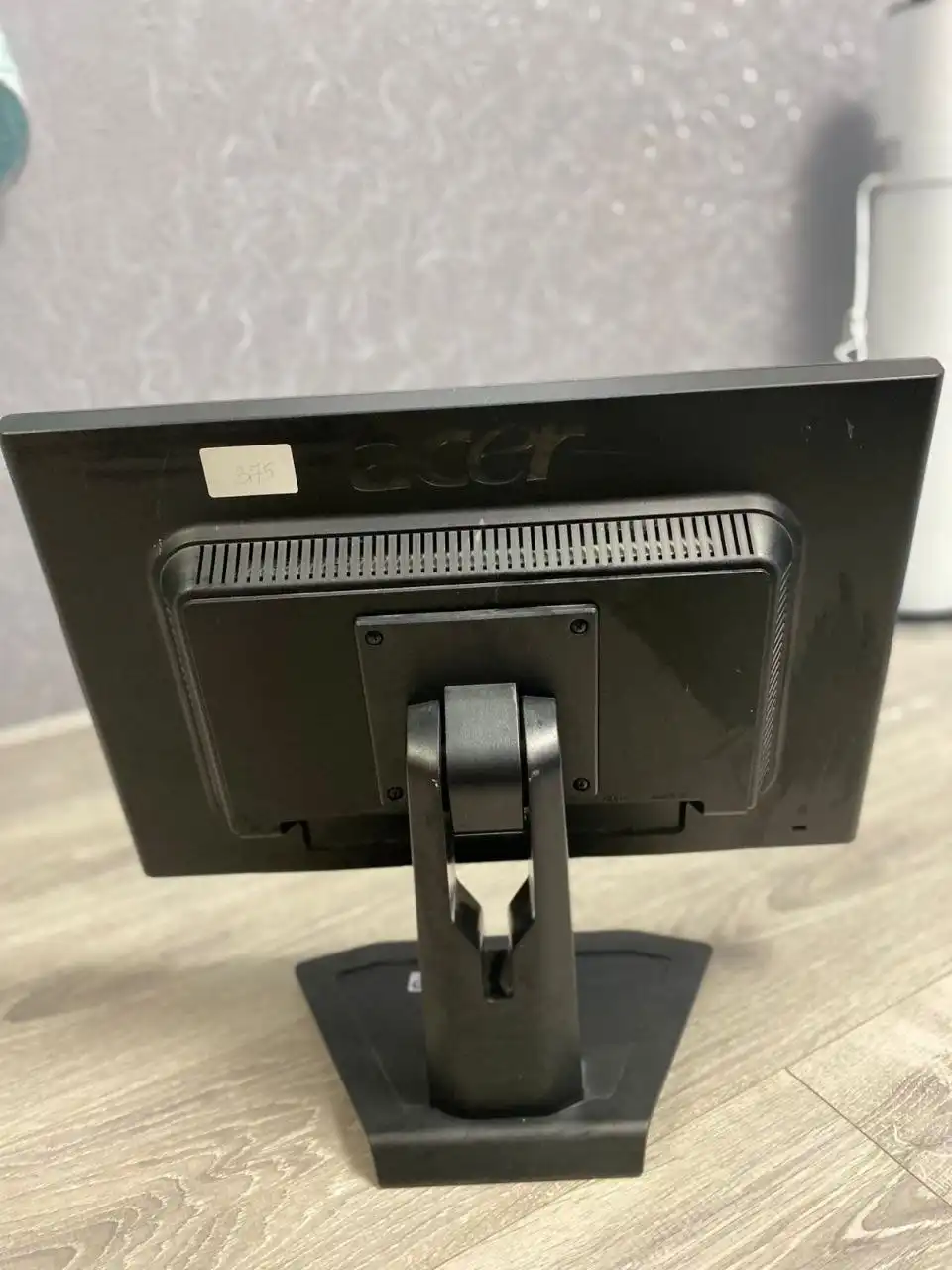 Отдам 2 монитора на запчасти