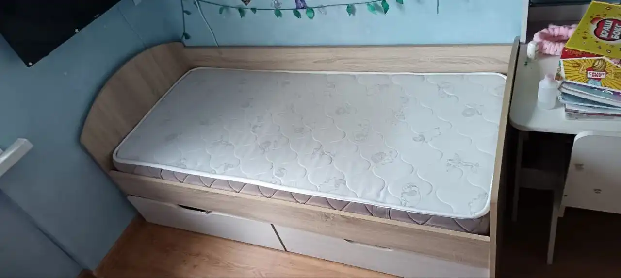 Кровать с ортопедическим матрацем