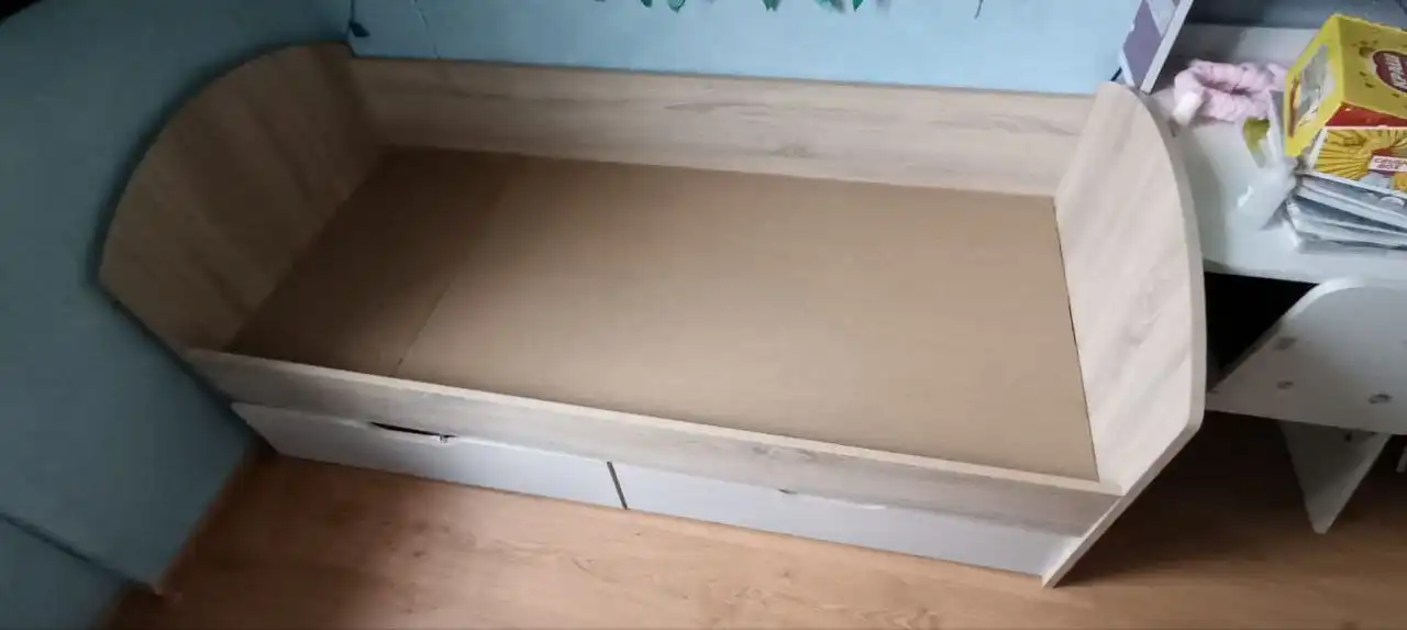 Кровать с ортопедическим матрацем