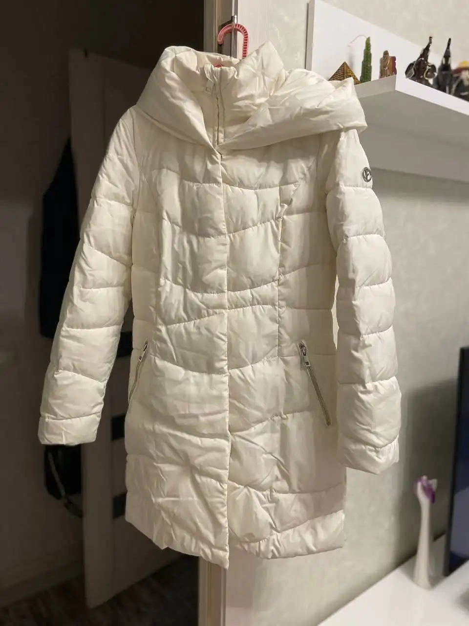 Продажа б/у пуховика 42-44