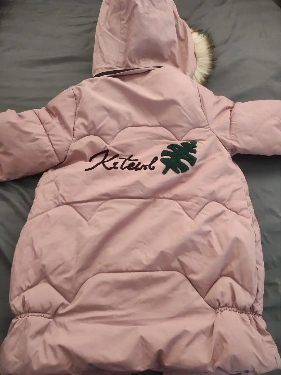 Продам женский пуховик для девочек