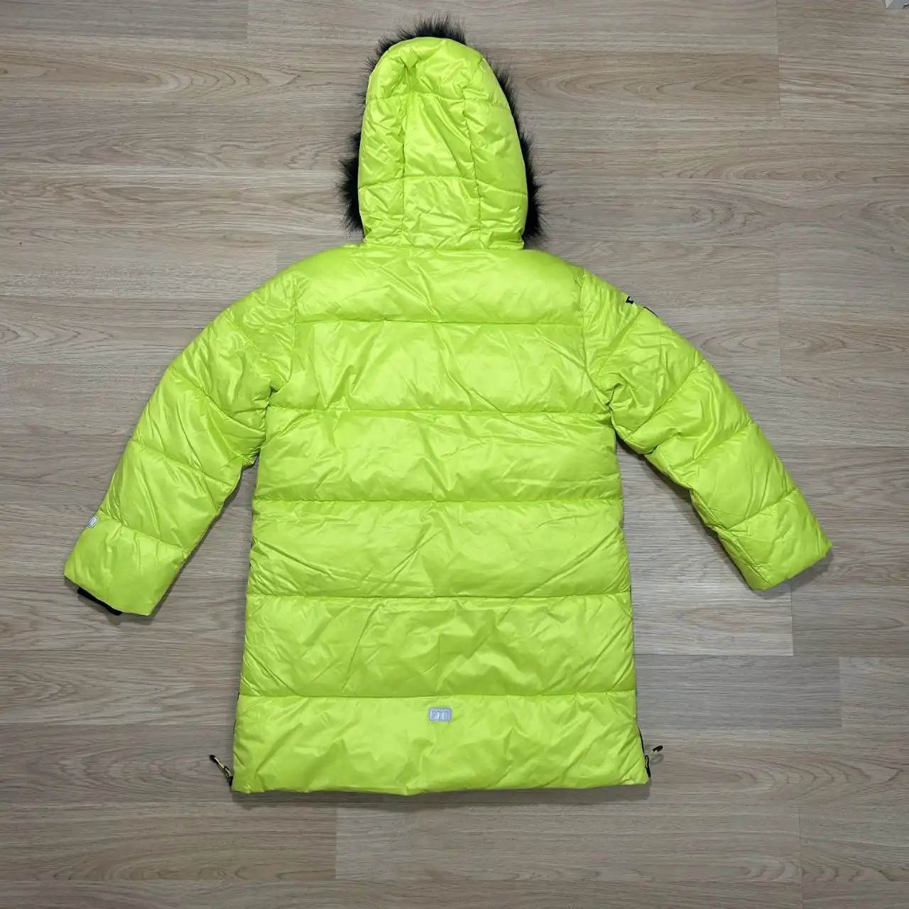 Новая куртка для девочки размер 140