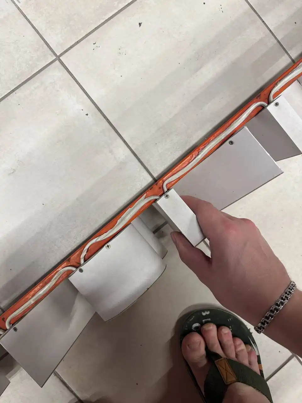 Продам вывеску для продуктового магазина с неисправной подсветкой