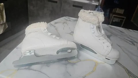 Коньки 30 размер в хорошем состоянии - Выставки в Люберцы