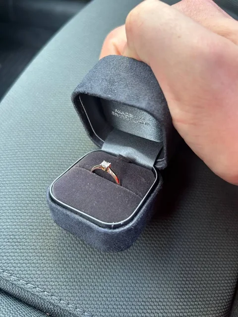 Золотое кольцо с бриллиантом размер 16 - Ювелирные изделия в Калининград