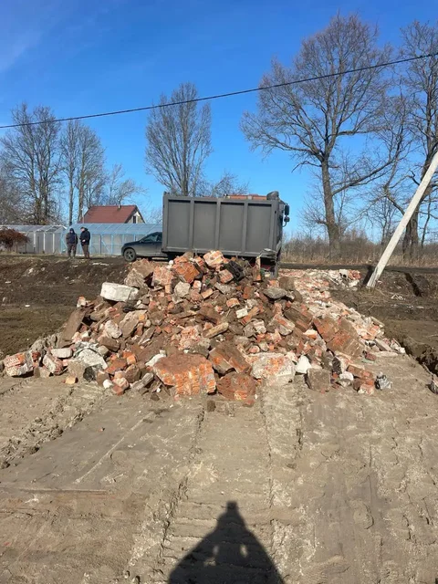 Доставка боя кирпича самосвалом 30 тонн - Дома в Калининград