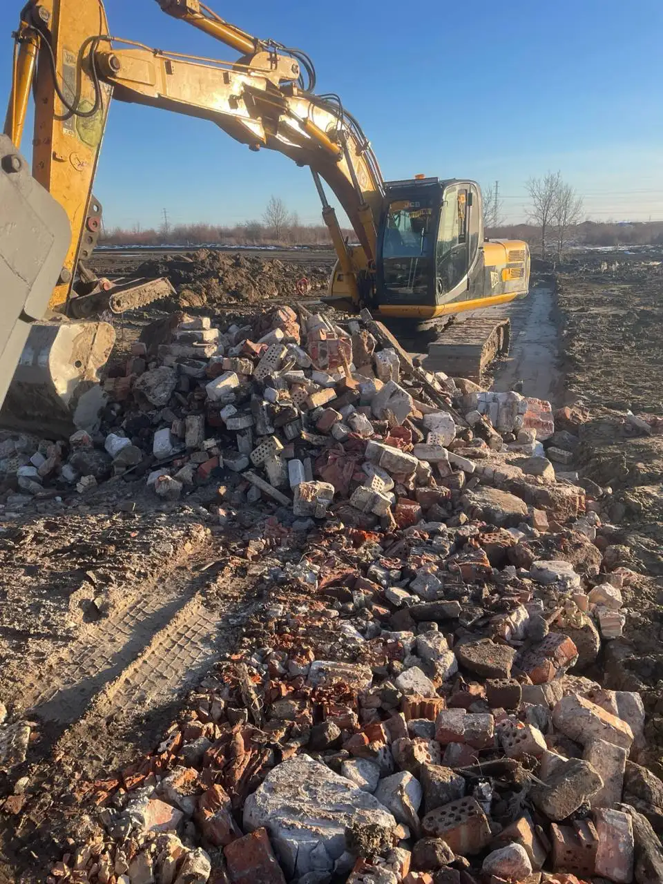 Доставка боя кирпича самосвалом 30 тонн - Грузоперевозки (Услуги) в Калининград