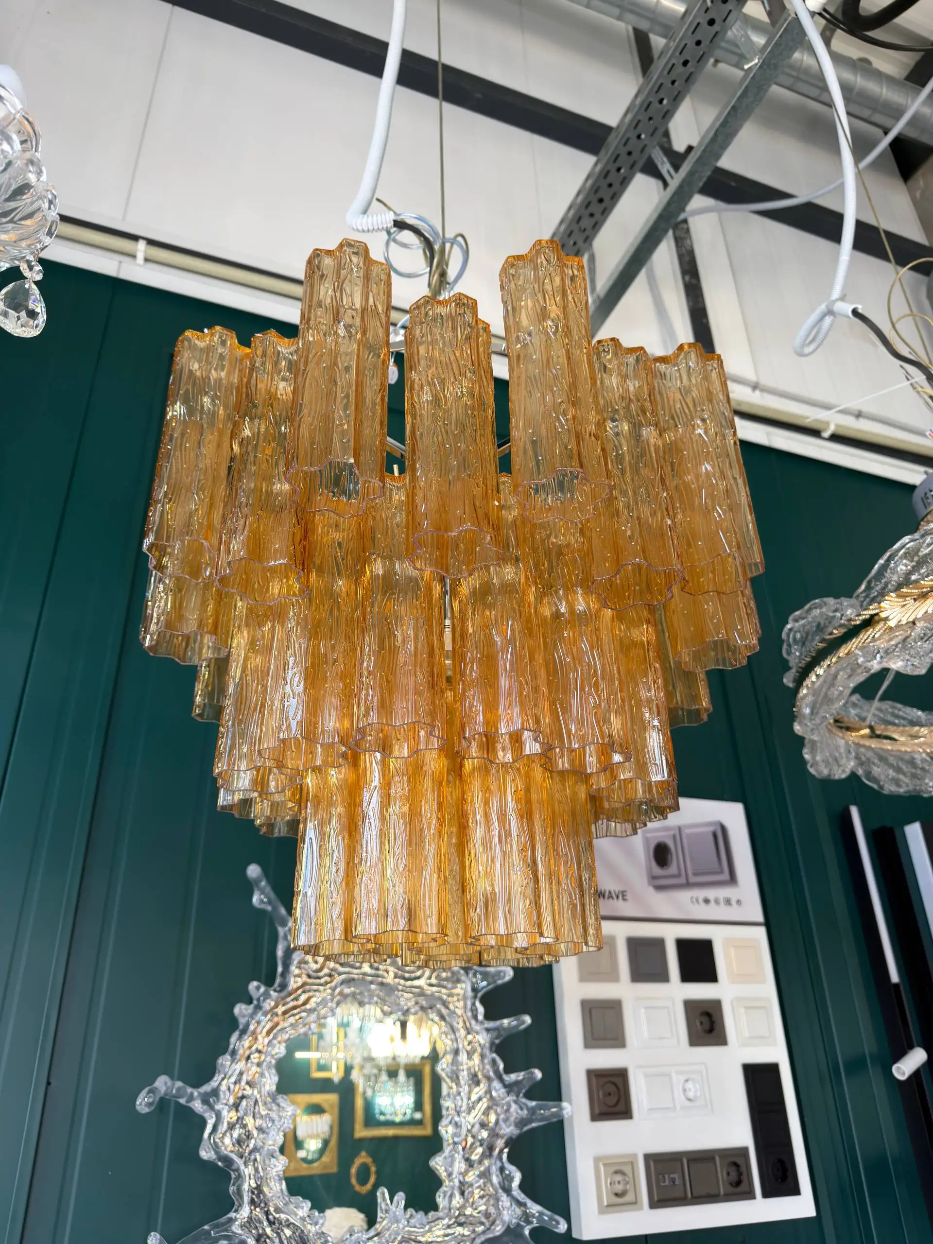 Продам люстру, купили не подошла в интерьер - Освещение (Барахолка) в Калининград