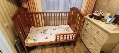 Продам кровать из натурального дерева с матрасом и высокой стенкой - Инструменты в Калининград