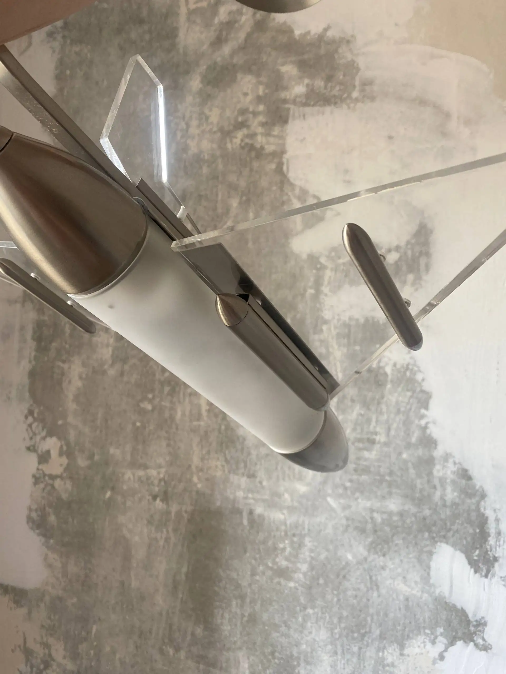 Продам люстру в виде самолёта на две лампочки - Барахолка в Калининград