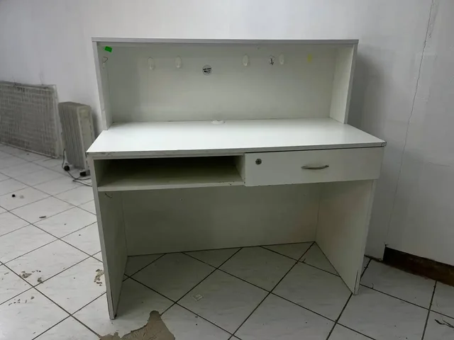 Стол и вешалка для самовывоза - частное объявление в Калининград