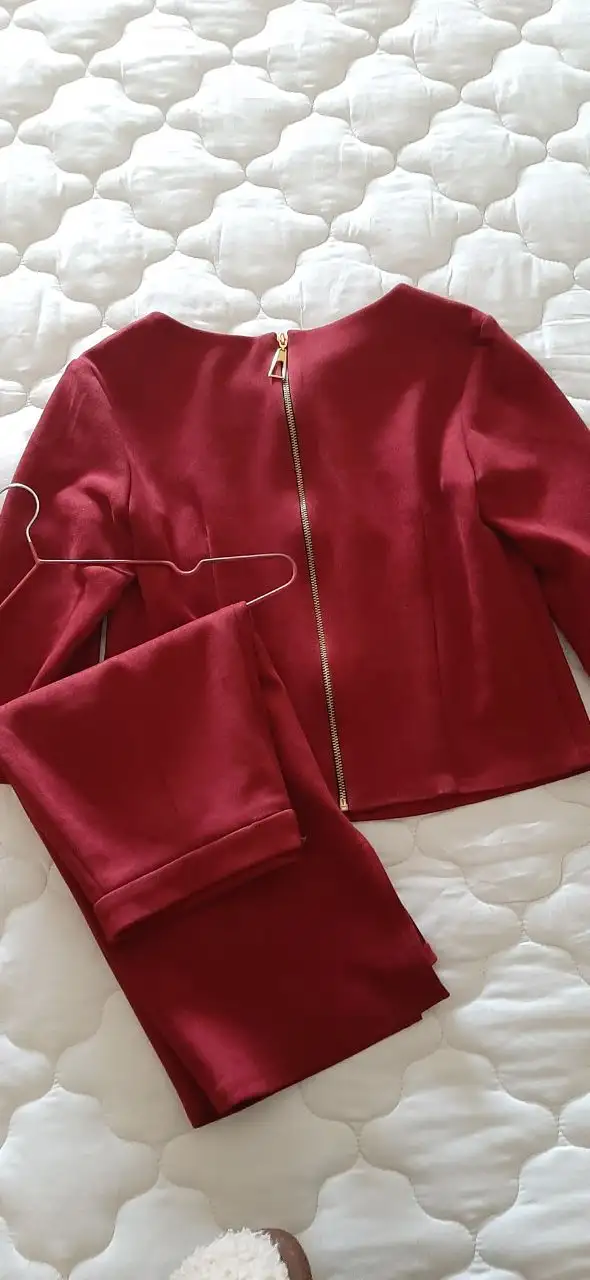 Костюм состояние нового, размер 38-42 - Одежда в Калининград