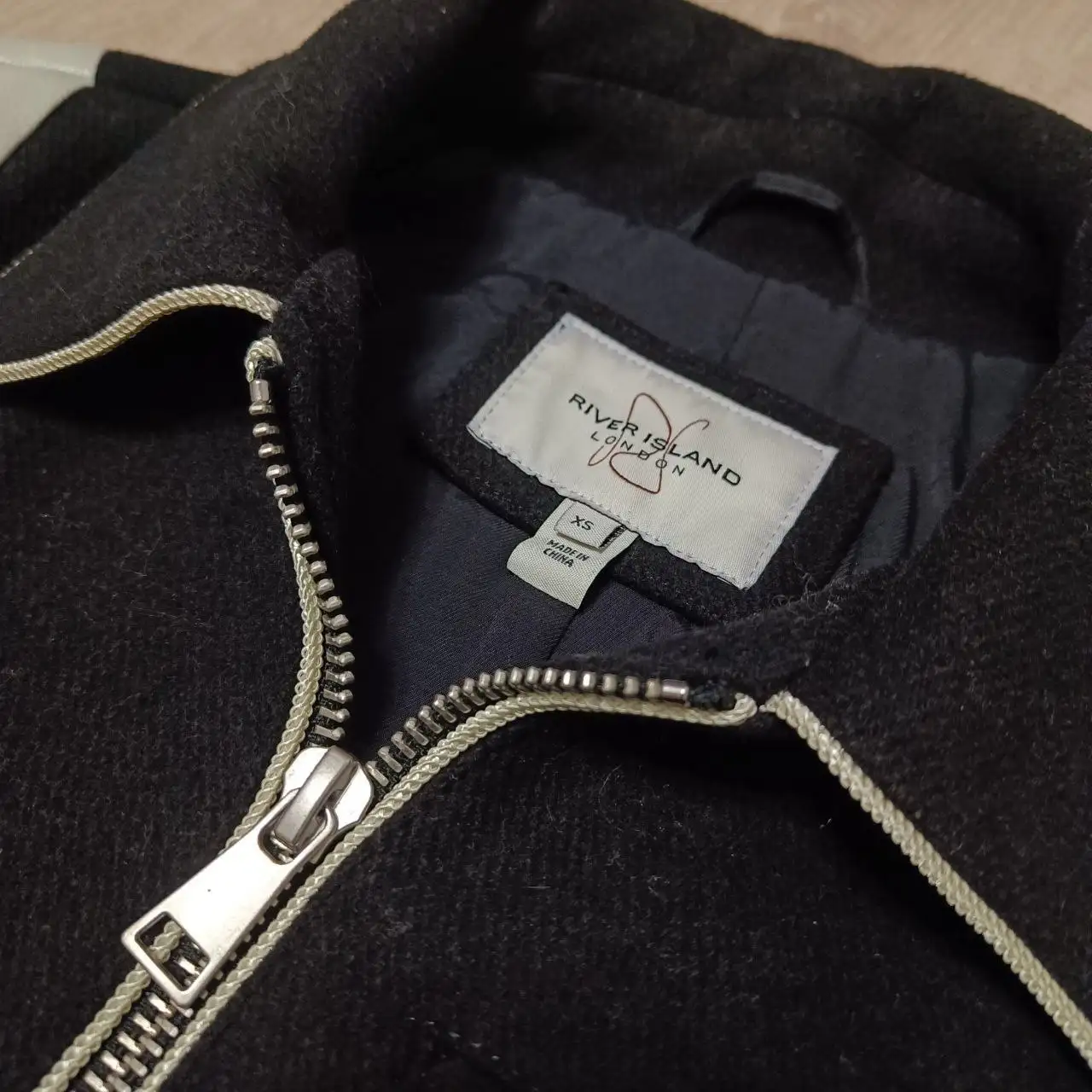 Мужская куртка-бомбер River Island с шерстью - Мужская одежда (Одежда) в Калининград