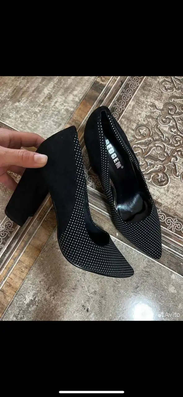 Туфли кожаные 35 размер и кофточки новые M/L - Одежда в Калининград