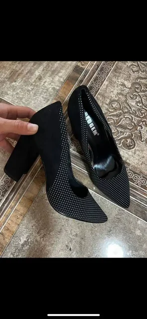 Туфли кожаные 35 размер и кофточки новые M/L - Купальники в Калининград