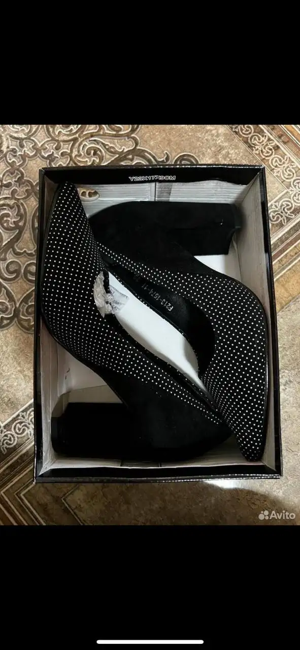 Туфли кожаные 35 размер и кофточки новые M/L - Одежда в Калининград