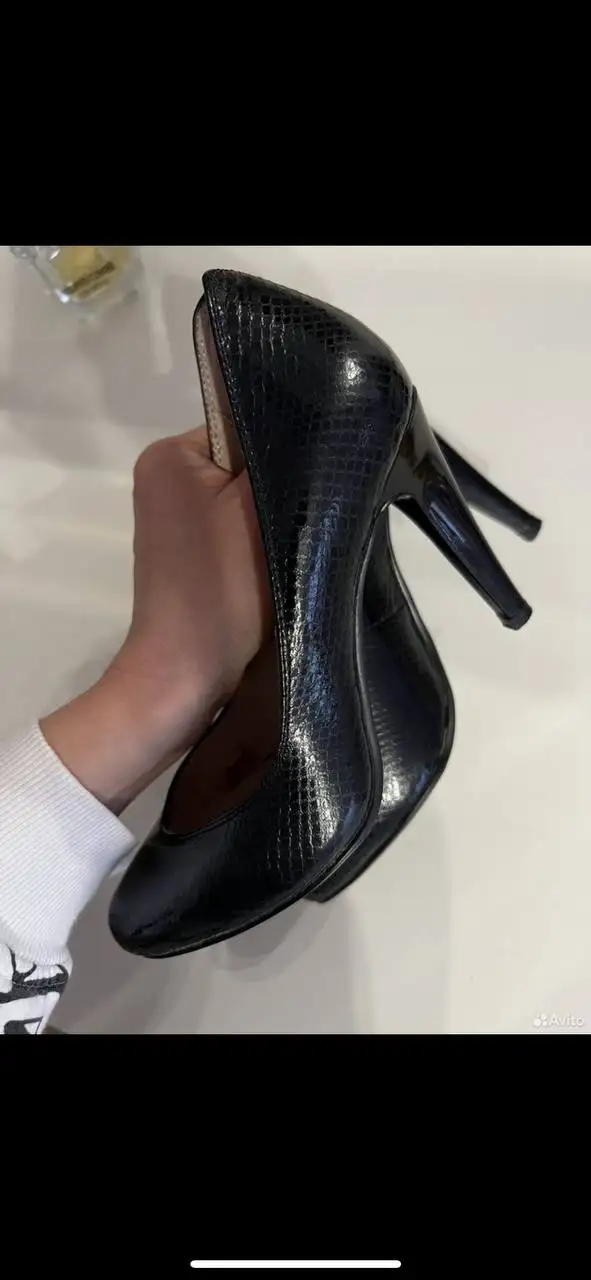 Туфли кожаные 35 размер и кофточки новые M/L - Одежда в Калининград