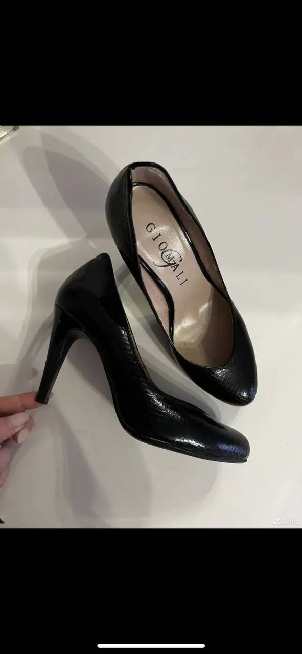 Туфли кожаные 35 размер и кофточки новые M/L - Одежда в Калининград