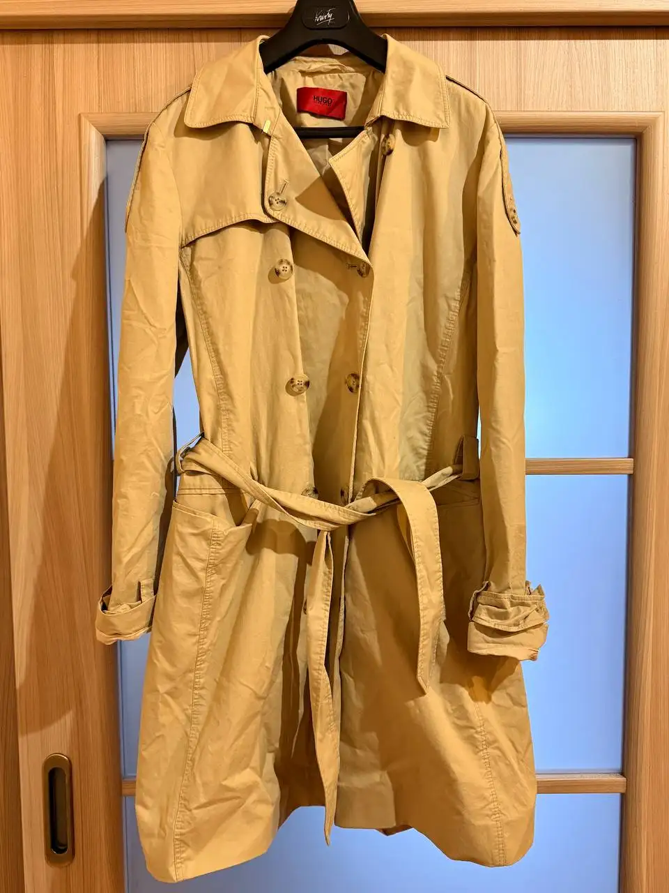 Продам тренч Hugo Boss и пальто Mara - Верхняя одежда (Одежда) в Калининград