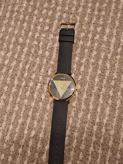 Часы GUESS с мелкими царапинами - Одежда в Калининград