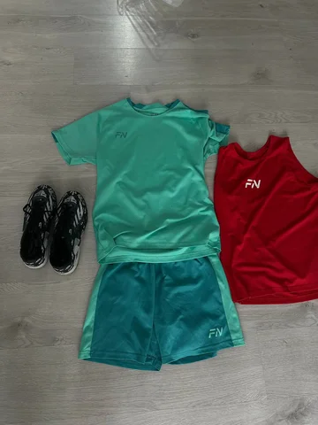 Футбольная форма и футзалки - Строительный инструмент в Калининград