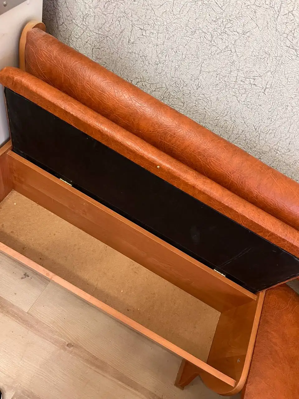 Продам металлический уголок 130x100 - Металлопрокат (Запчасти) в Чкаловск