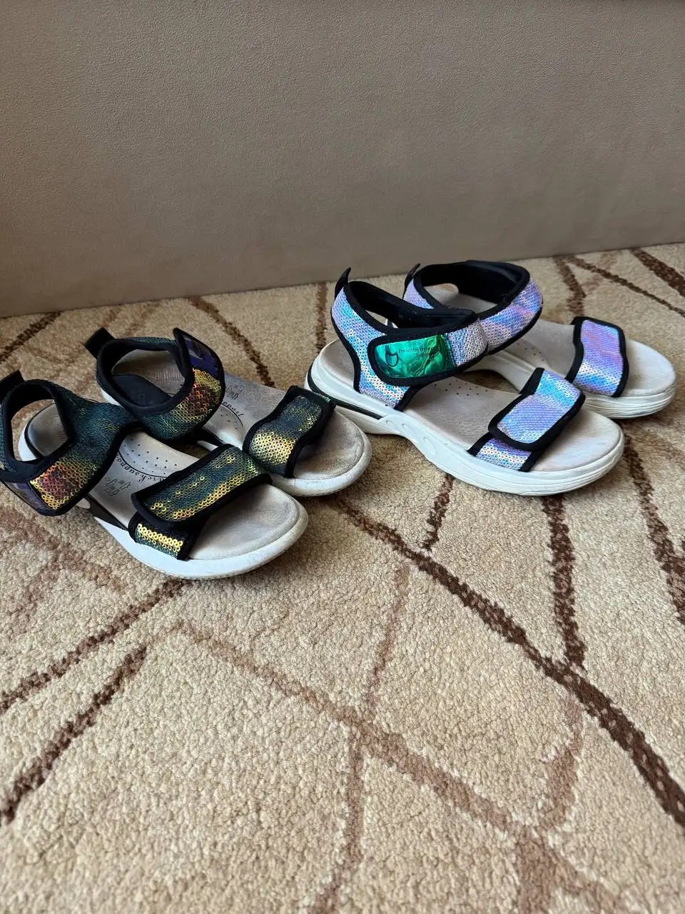 Продажа б/у обуви: кеды, кроссовки, сандалии - Обувь (Одежда) в Калининград