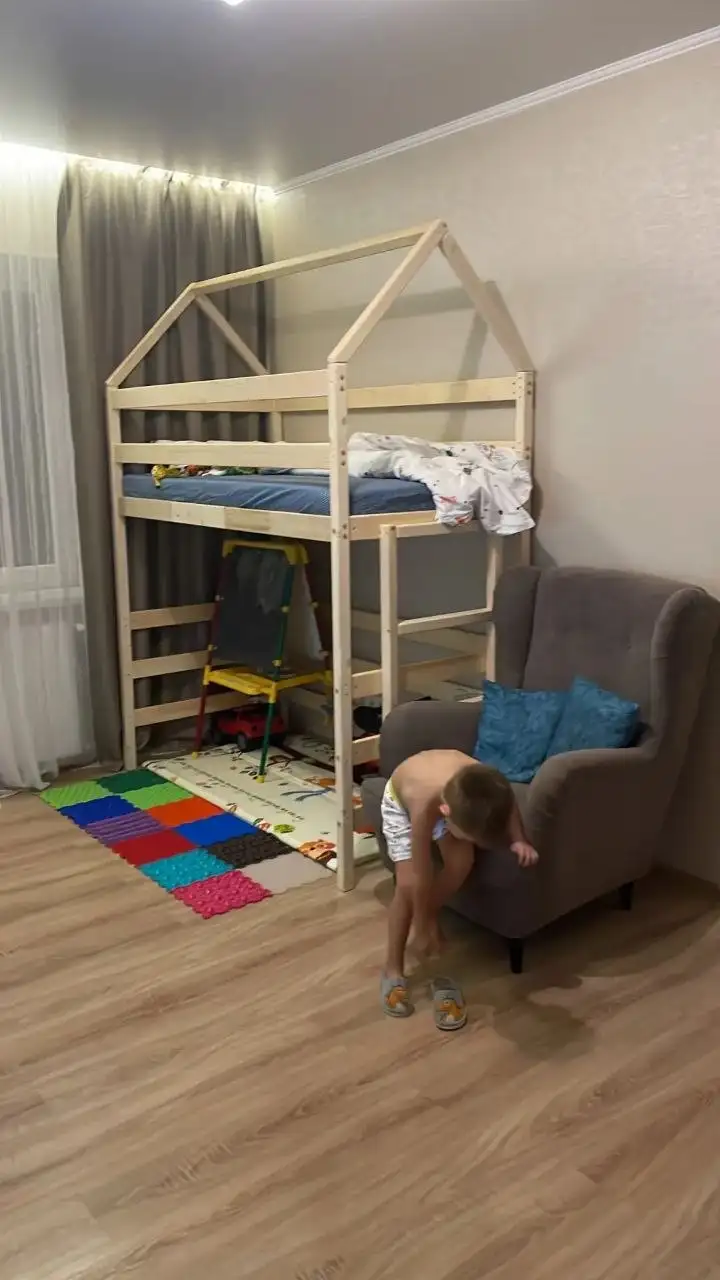 Детская кровать-чердак из сосны с матрасом - Мебель для детской (Товары для детей) в Калининград