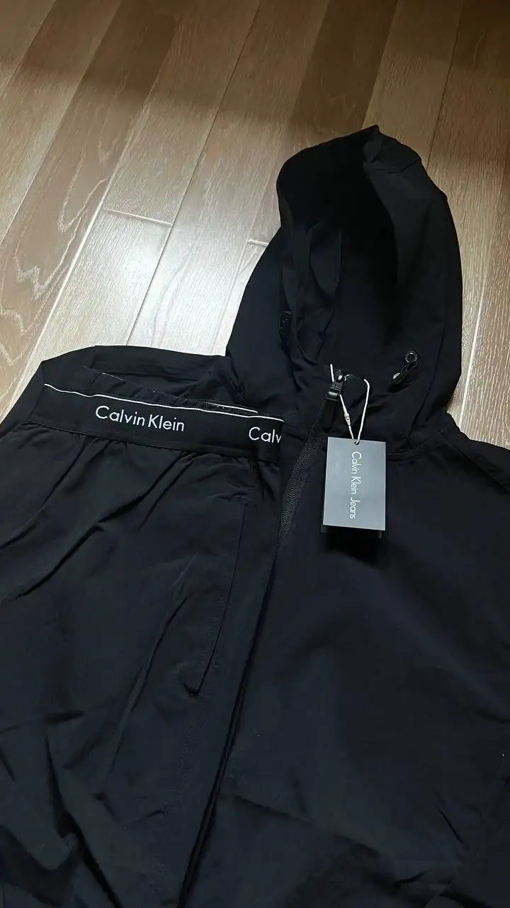 Костюм Calvin Klein новый - Костюмы (Одежда) в Калининград