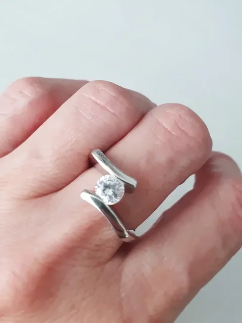 Стильное кольцо Swarovski 18 размера - частное объявление в Светлогорск