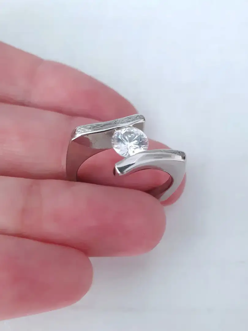 Стильное кольцо Swarovski 18 размера - Бижутерия (Барахолка) в Светлогорск