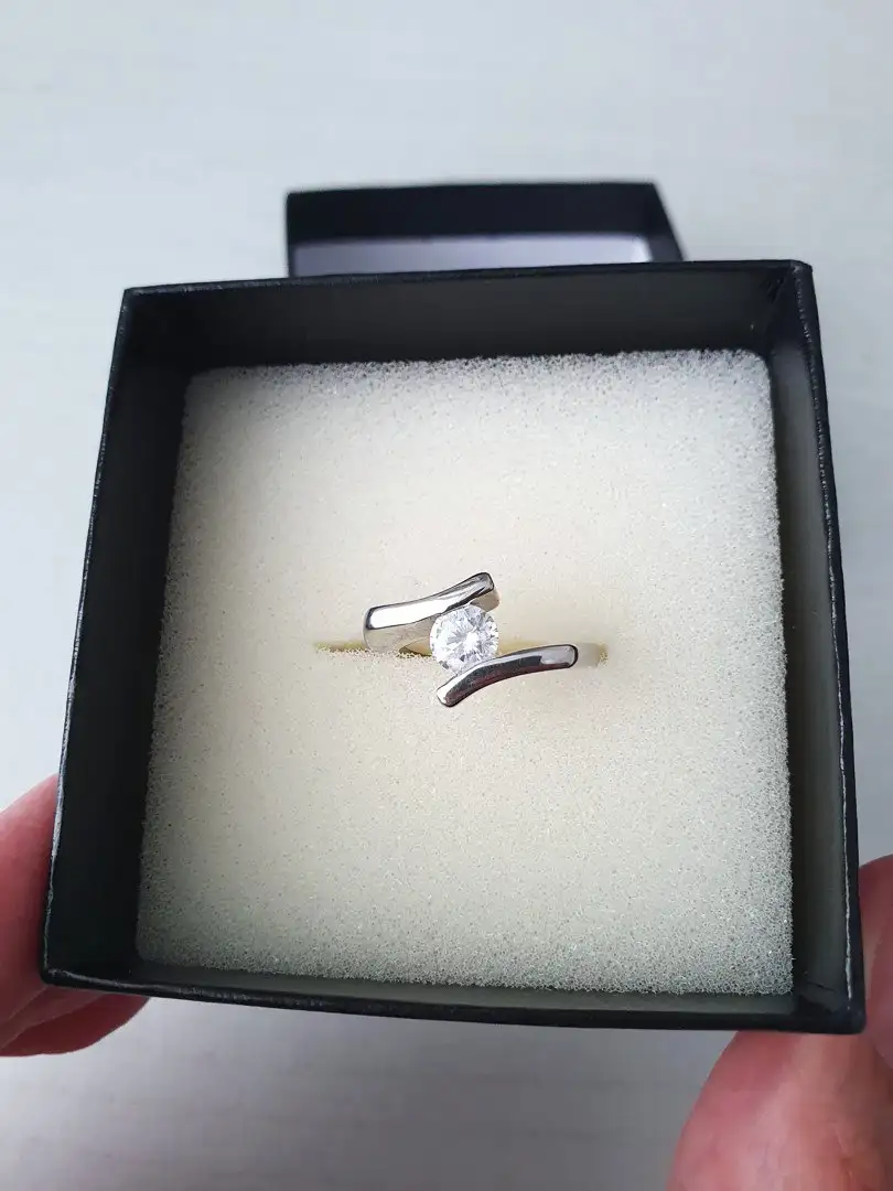Стильное кольцо Swarovski 18 размера - Бижутерия (Барахолка) в Светлогорск