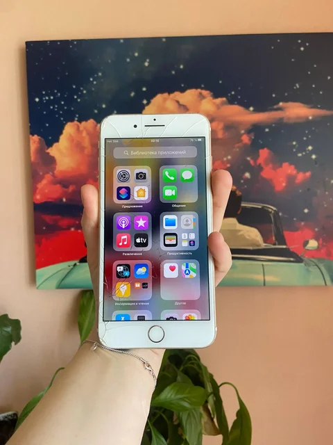 Продам iPhone 7 Plus 32GB с разбитым дисплеем - Носимые устройства в Калининград