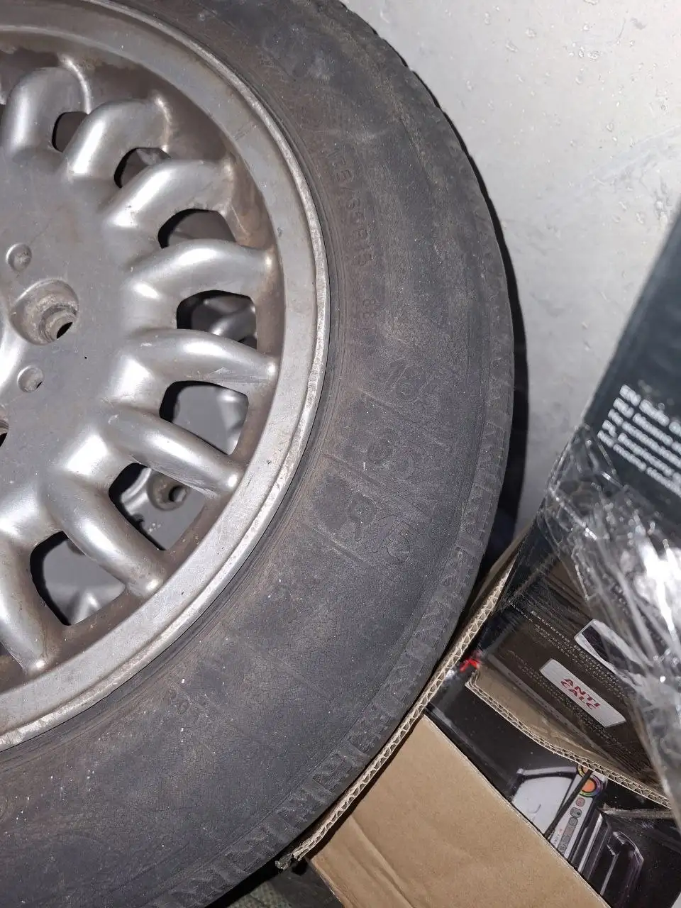 Продам 185/65 R15 резина на докат от BMW - Шины и диски (Авто) в Калининград